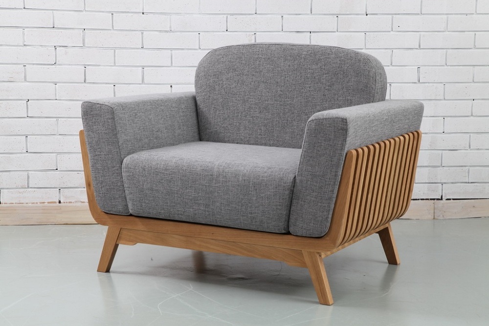 The thick cushion provides unique comfort, while the serrated side guard breaks the bulky feeling. The color and material of the fabric can be matched according to the need. The sofa also has two other sizes to choose from.